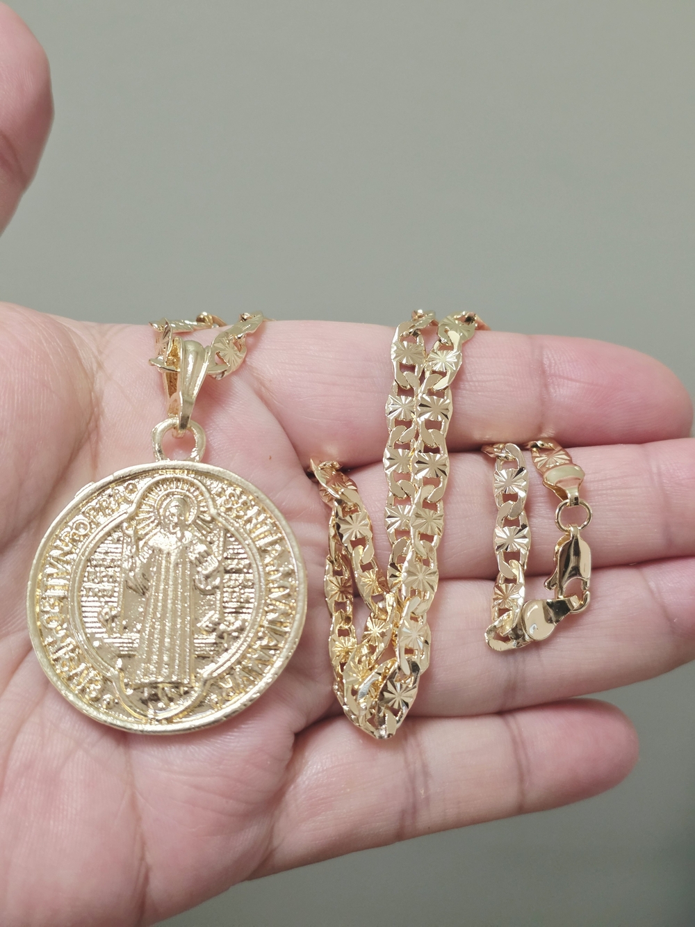 Men's 18k Gold Plated Religious Medal Pendant Necklace - Classic Medallion Chain